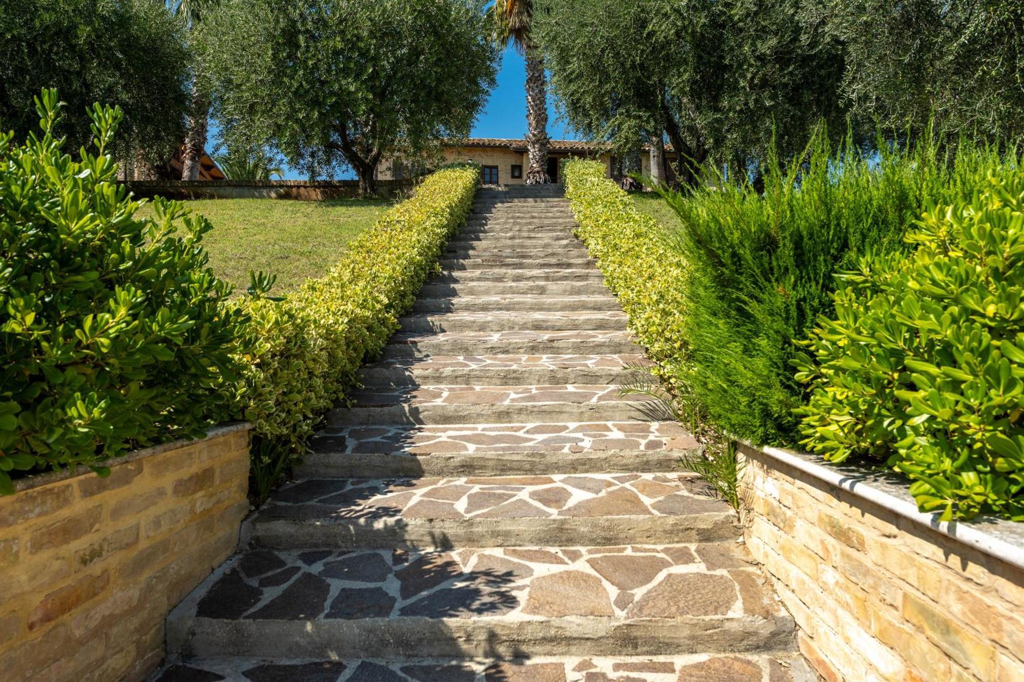 Villa Iulia - Vibra Controguerra ภายนอก รูปภาพ