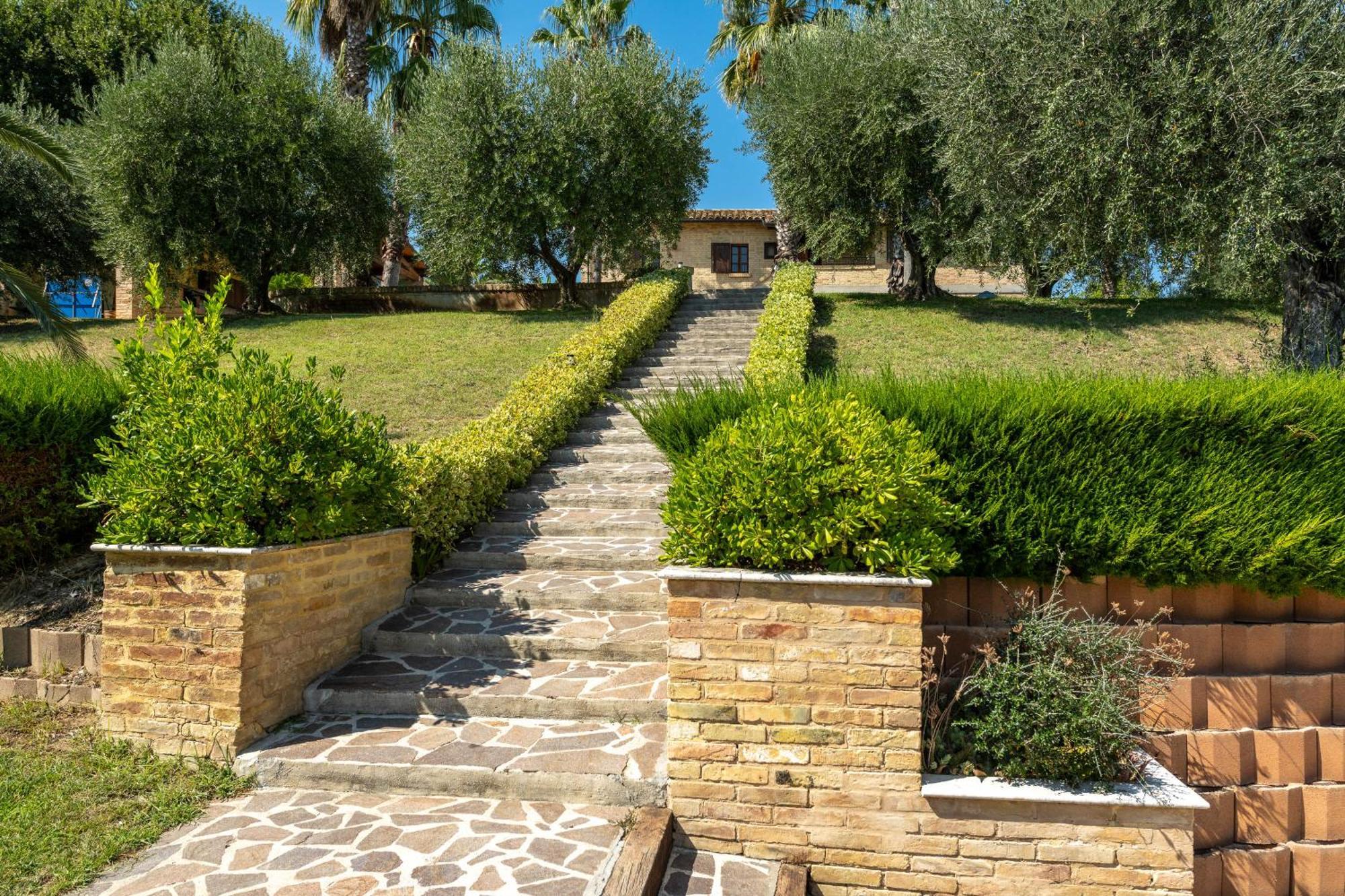 Villa Iulia - Vibra Controguerra ภายนอก รูปภาพ