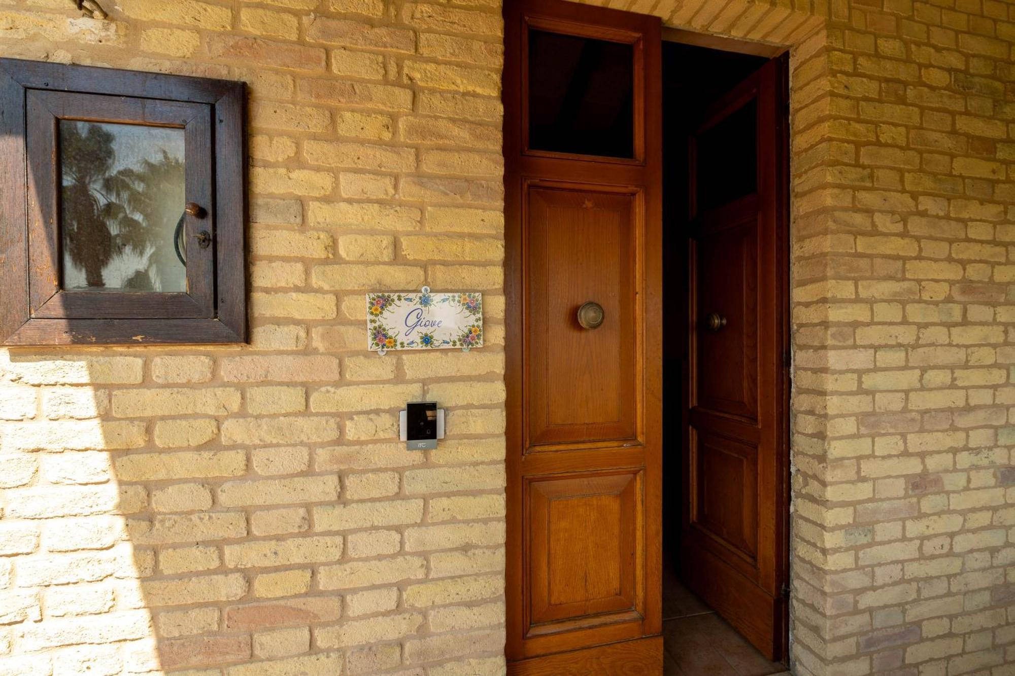 Villa Iulia - Vibra Controguerra ภายนอก รูปภาพ